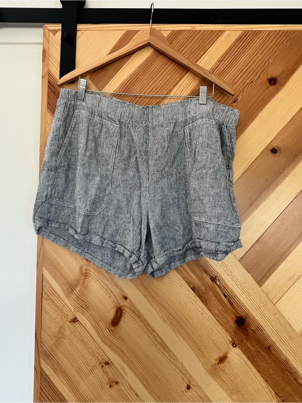 Briggs & Riley navy and white striped High-Waist Linen-Blend Pocket Shorts